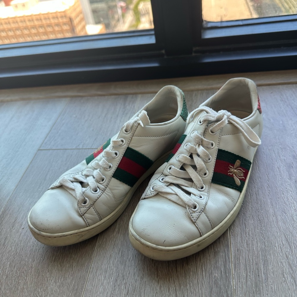 Gucci White Leather Sneakers with Green and Red Accents